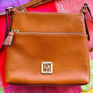 Rarely used leather Dooney & Bourke crossbody